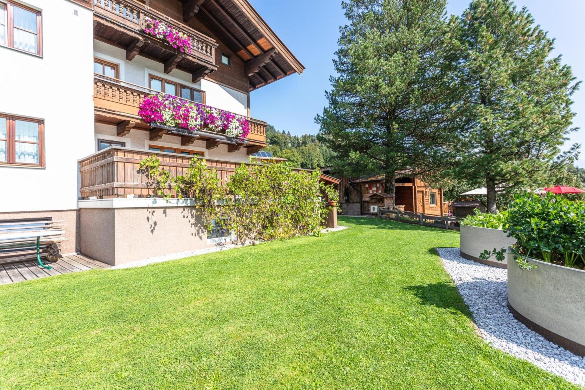 Familienbauernhof - Leogang Apartments Weissbacher Esterno foto